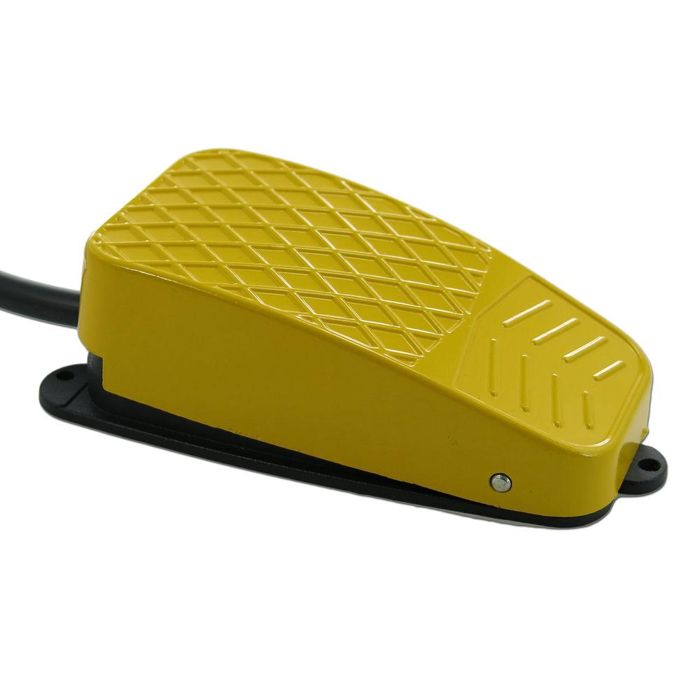 X-keys USB 3 Switch Interface with Yellow Commercial Foot Switch