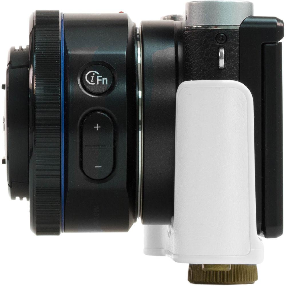 MegaGear MG399 Ever Ready Protective Camera Case for Samsung NX3000 with 20-50mm Lens