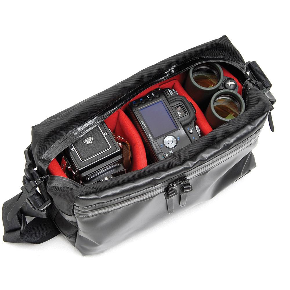 Artisan & Artist WCAM-3500 Waterproof Camera Bag