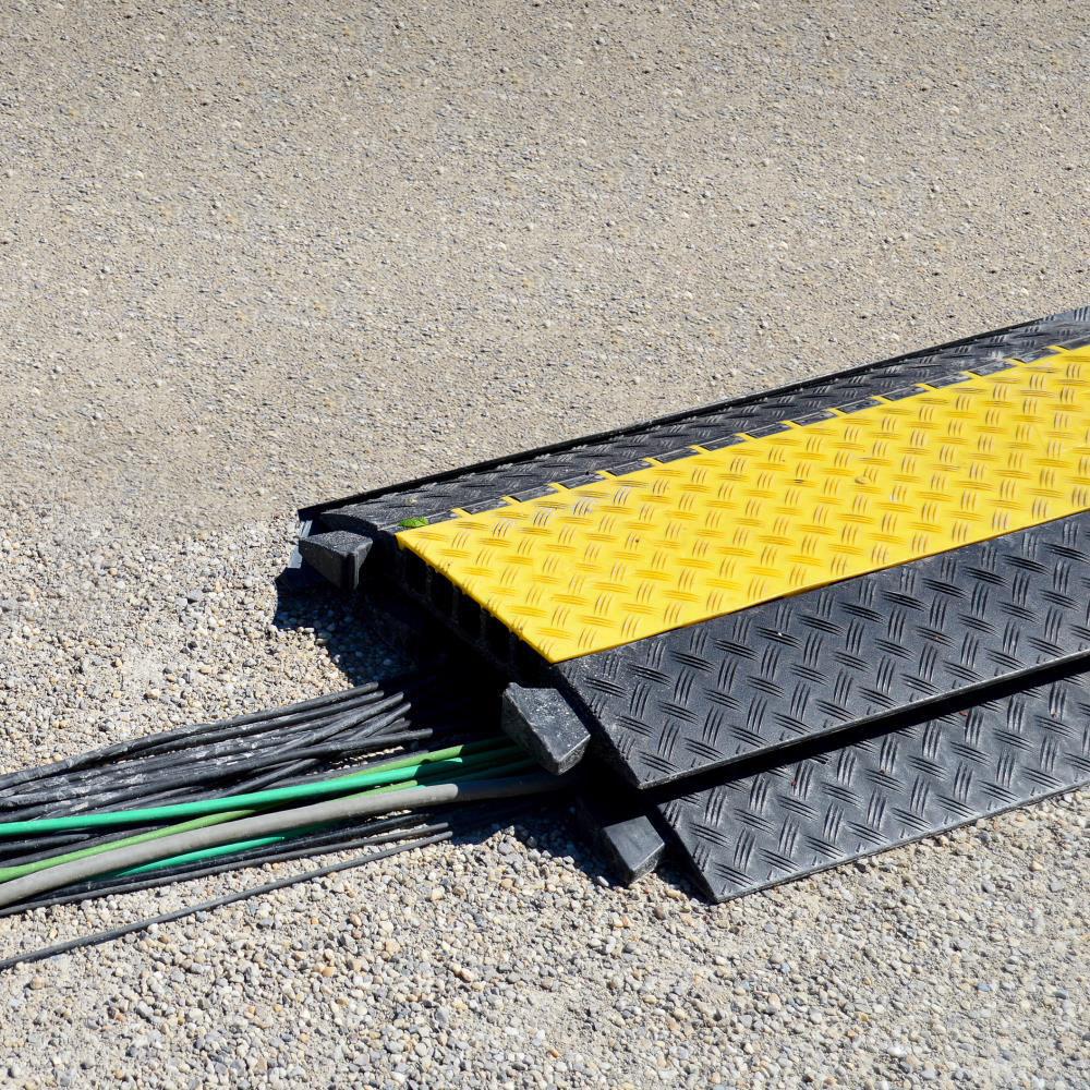 Pyle Pro Protective Cable & Wire Concealment Ramp Track with Flip-Open Top Cover