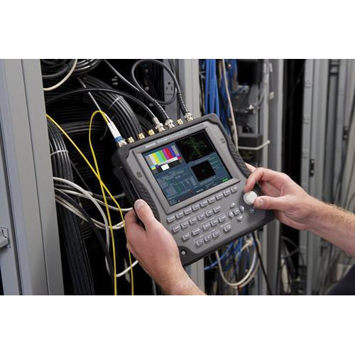 Tektronix WFM2200A Multiformat Multistandard Portable Waveform Monitor