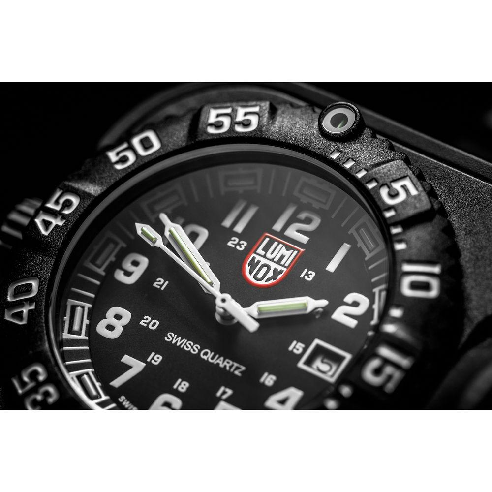 SureFire 2211 Luminox Variable-Output Rechargeable LED WristLight