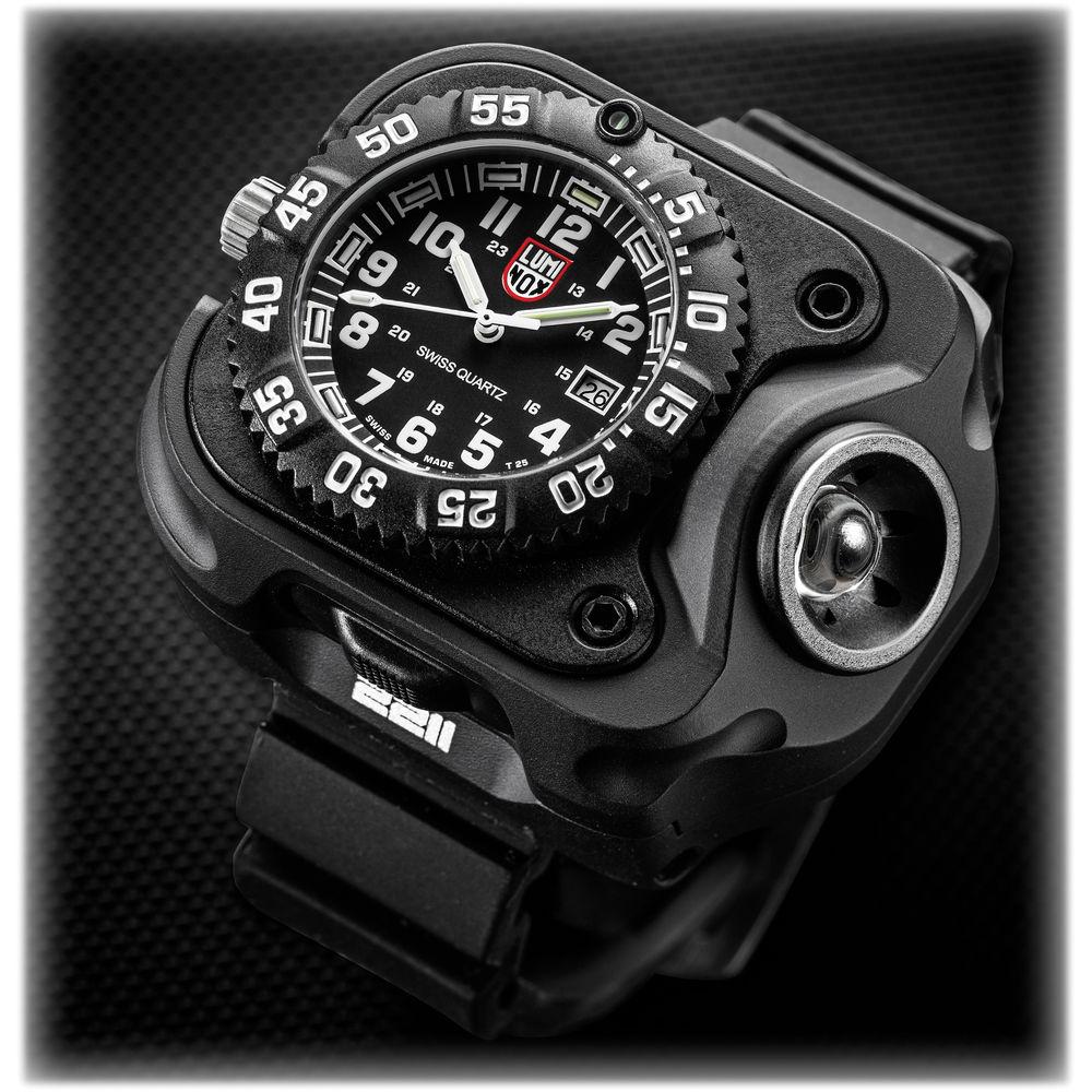 SureFire 2211 Luminox Variable-Output Rechargeable LED WristLight