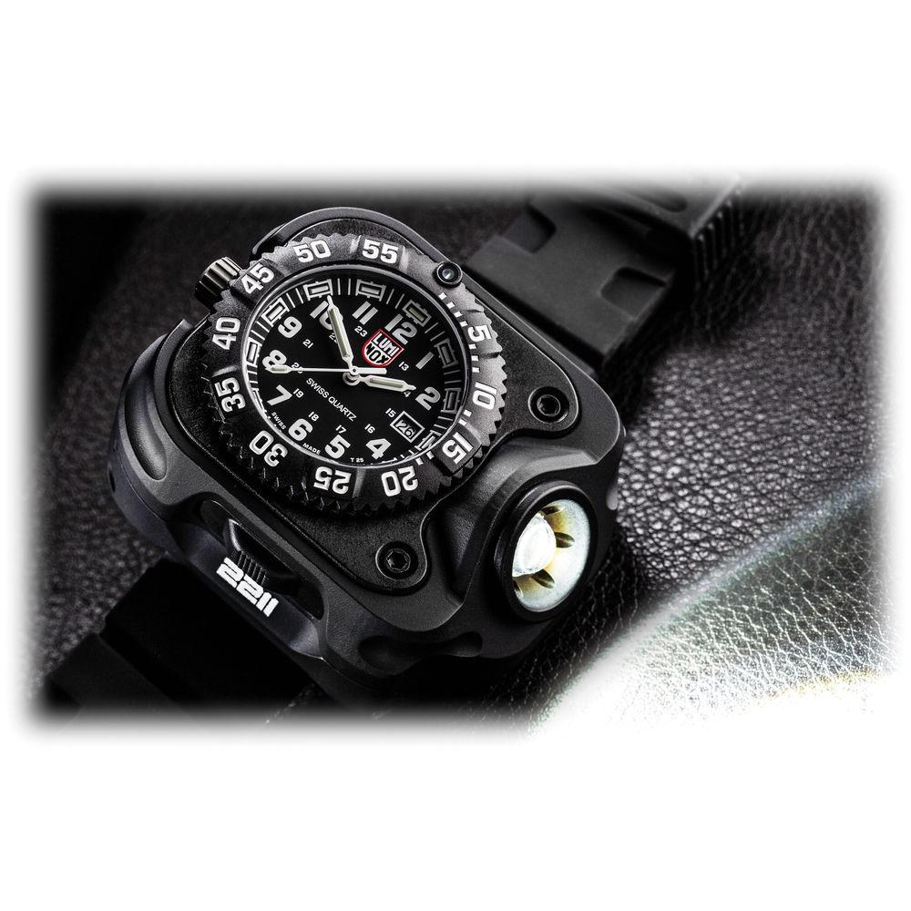 SureFire 2211 Luminox Variable-Output Rechargeable LED WristLight