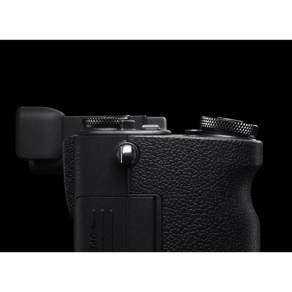 Sigma sd Quattro Mirrorless Digital Camera with 30mm f 1.4 Art Lens Kit