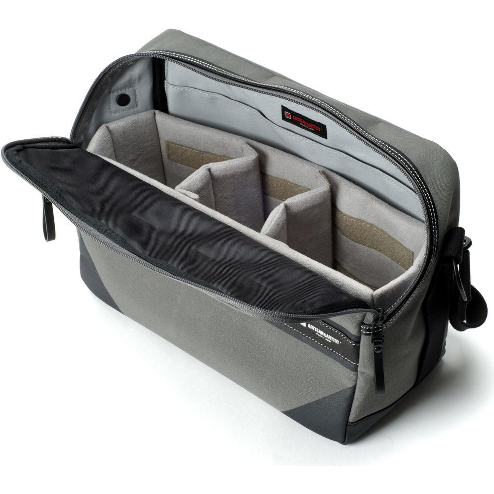 Artisan & Artist ACAM-9200 Camera Shoulder Bag