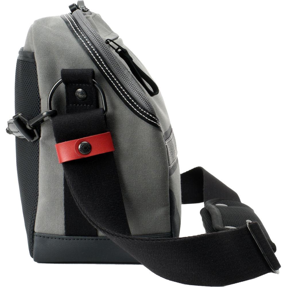 Artisan & Artist ACAM-9200 Camera Shoulder Bag