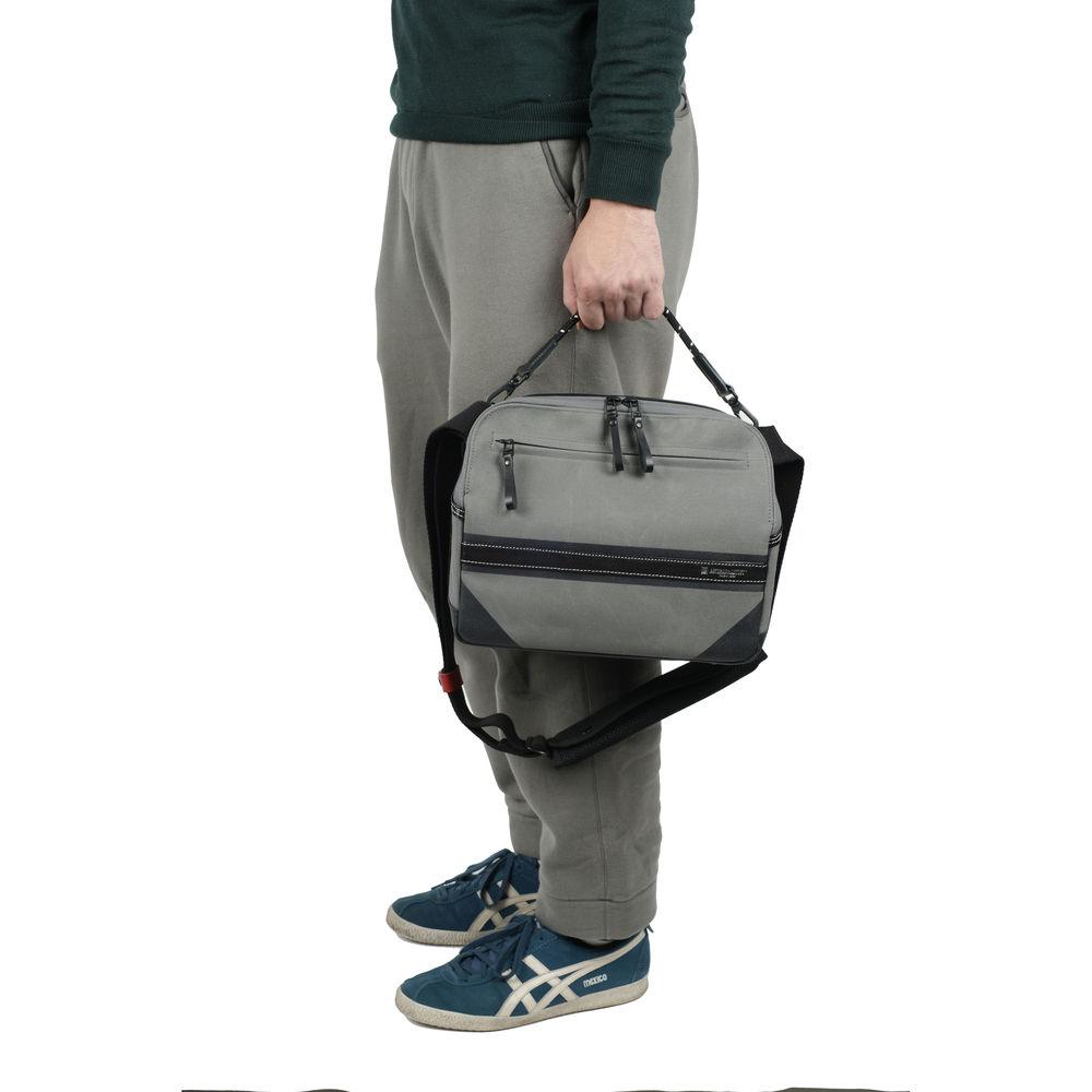 Artisan & Artist ACAM-9200 Camera Shoulder Bag