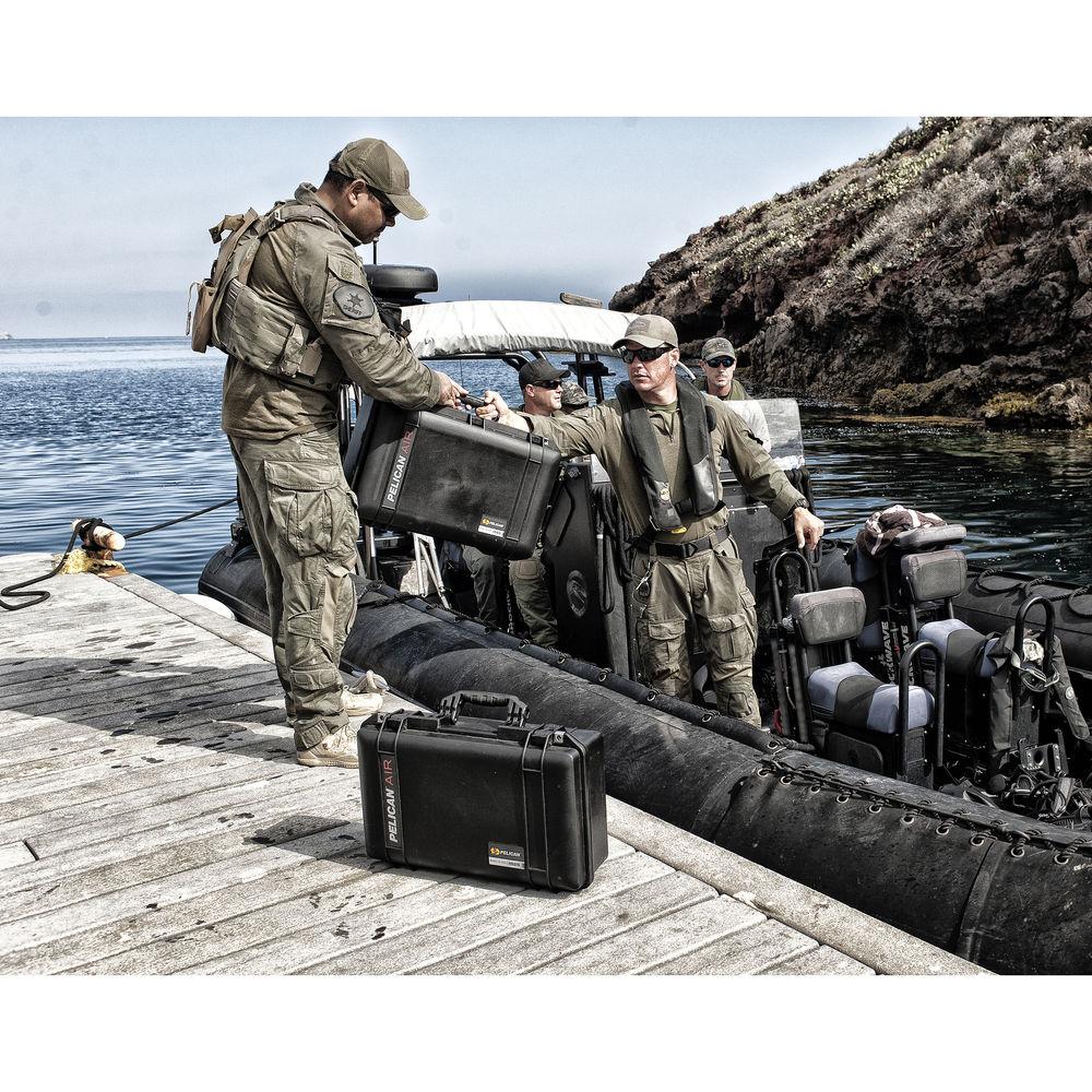 Pelican 1535 AirWD  2017 Wheeled Carry-On Case with Dividers