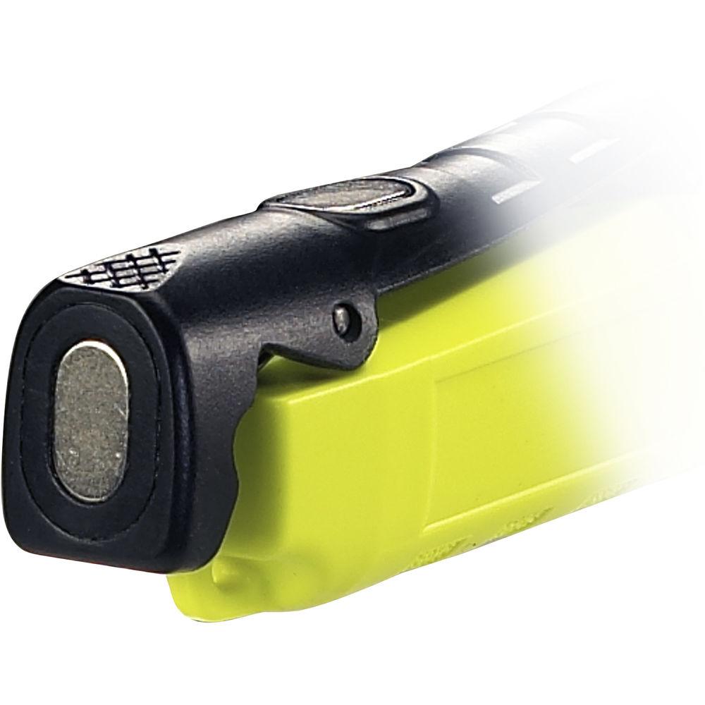 Streamlight Dualie 3AA Flashlight with Integrated Magnetic Clip