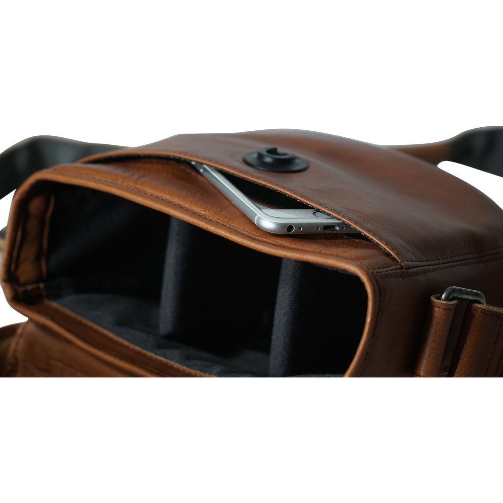 compagnon "The Nano Messenger" Leather Camera Bag