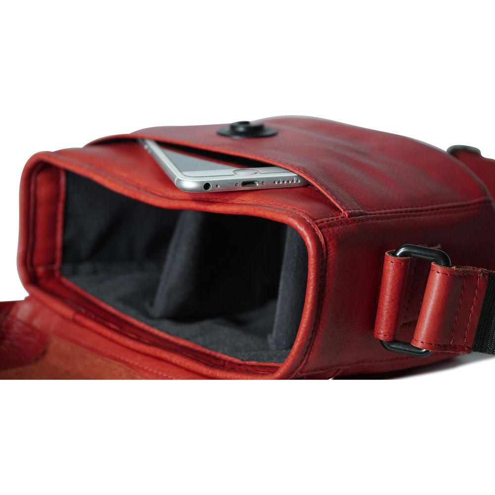 compagnon "The Nano Messenger" Leather Camera Bag