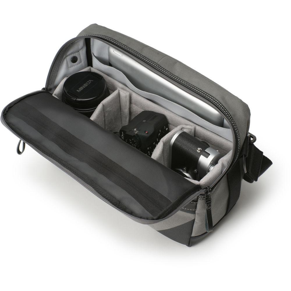 Artisan & Artist ACAM-9300 Camera Shoulder Bag