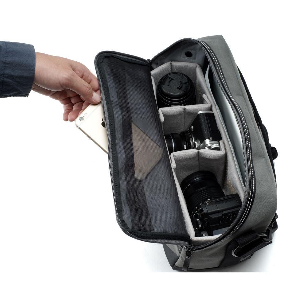 Artisan & Artist ACAM-9300 Camera Shoulder Bag