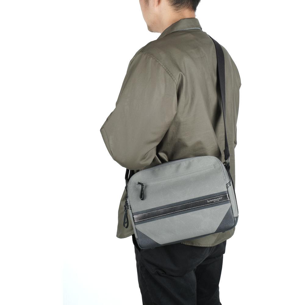 Artisan & Artist ACAM-9300 Camera Shoulder Bag