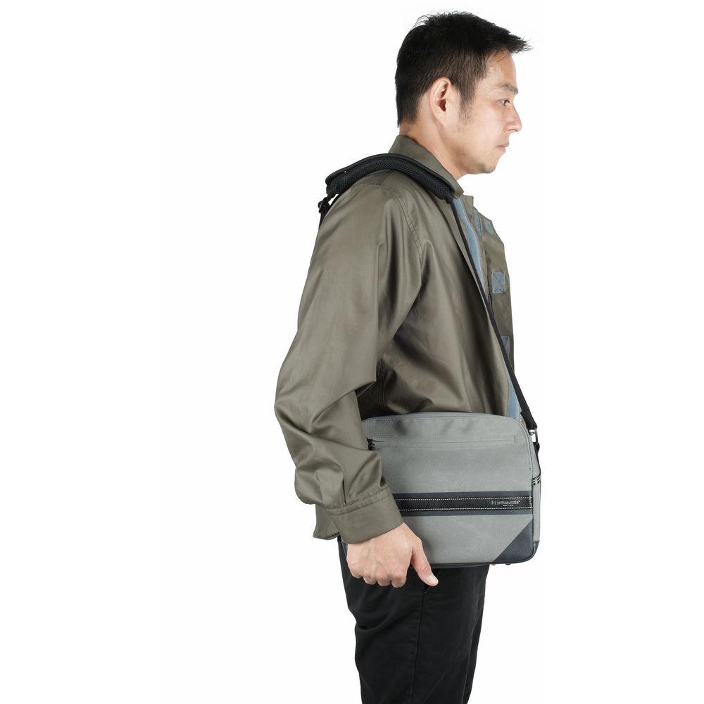 Artisan & Artist ACAM-9300 Camera Shoulder Bag