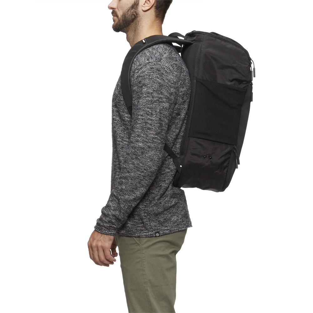 Incase Designs Corp Sport Field Bag Lite for Up to 15" MacBook iPad