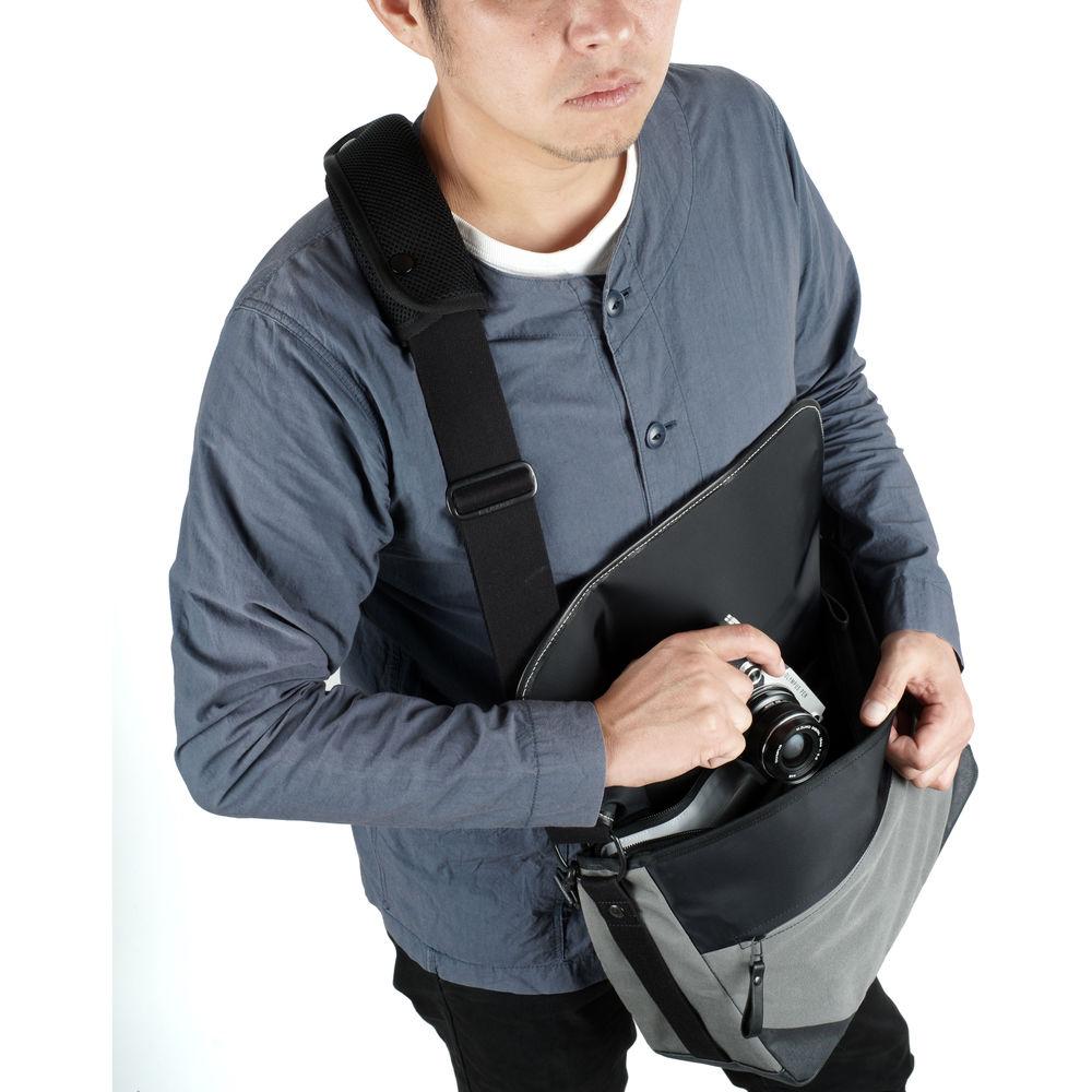 Artisan & Artist ACAM-9000 Camera Shoulder Bag