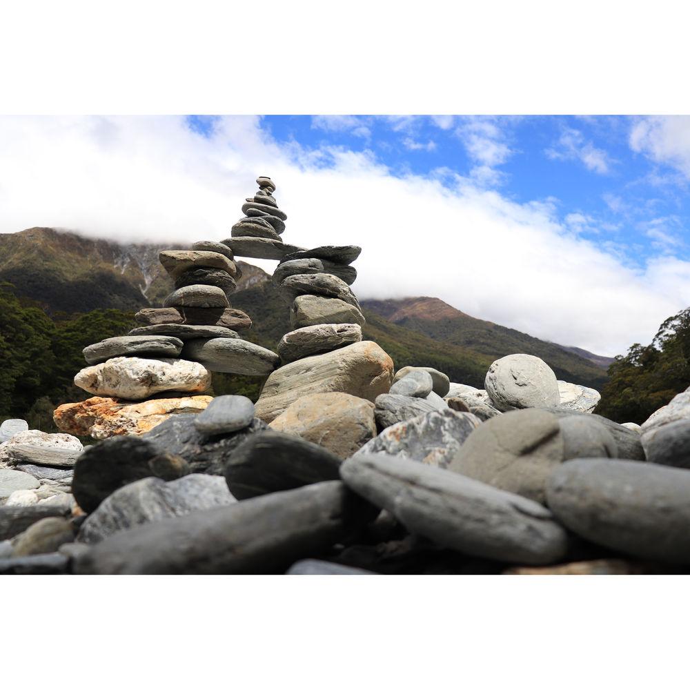 Canon EOS 77D DSLR Camera with 18-55mm Lens