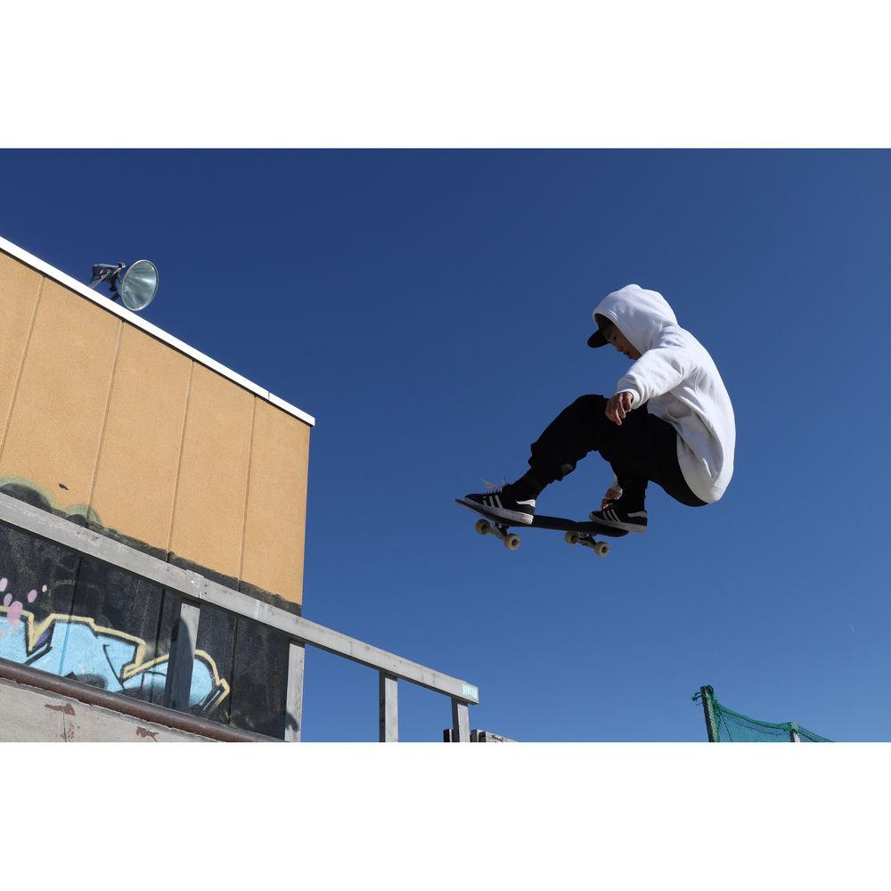 Canon EOS 77D DSLR Camera with 18-55mm Lens