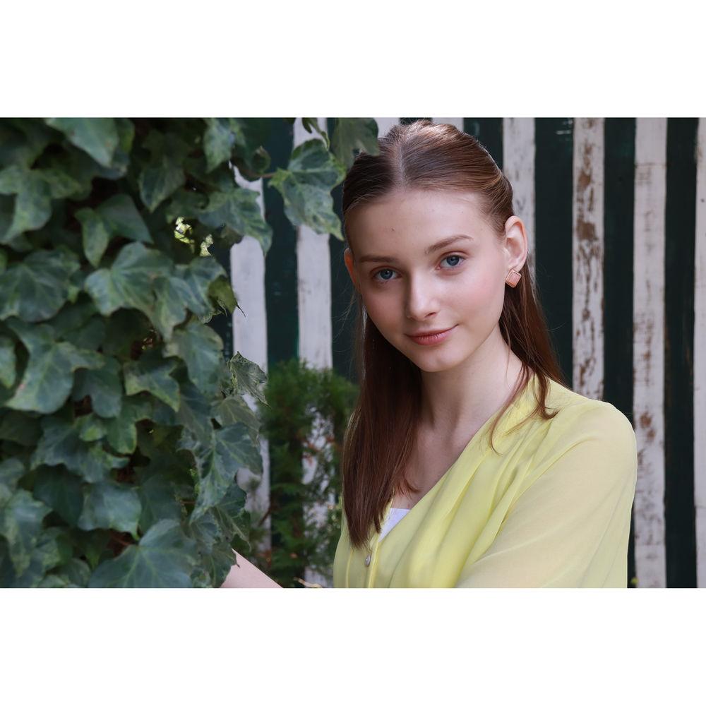 Canon EOS 77D DSLR Camera with 18-55mm Lens