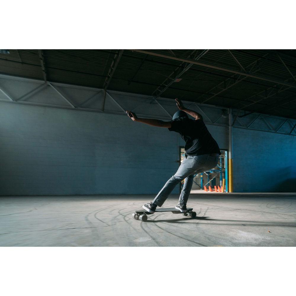 BOOSTED BOARDS Stealth High-Performance Motorized Skateboard
