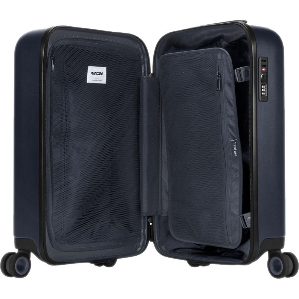 Incase Designs Corp NoviConnected 4-Wheel Travel Roller with USB-C Power