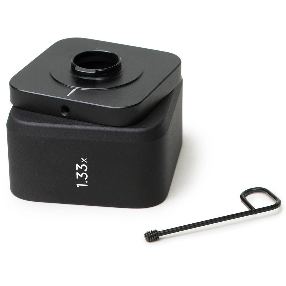 Moment Anamorphic Lens