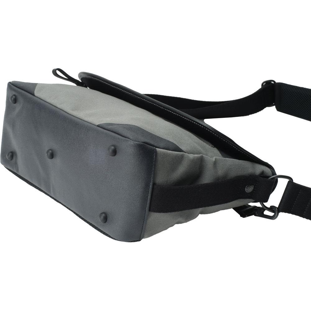 Artisan & Artist ACAM-9100 Camera Shoulder Bag