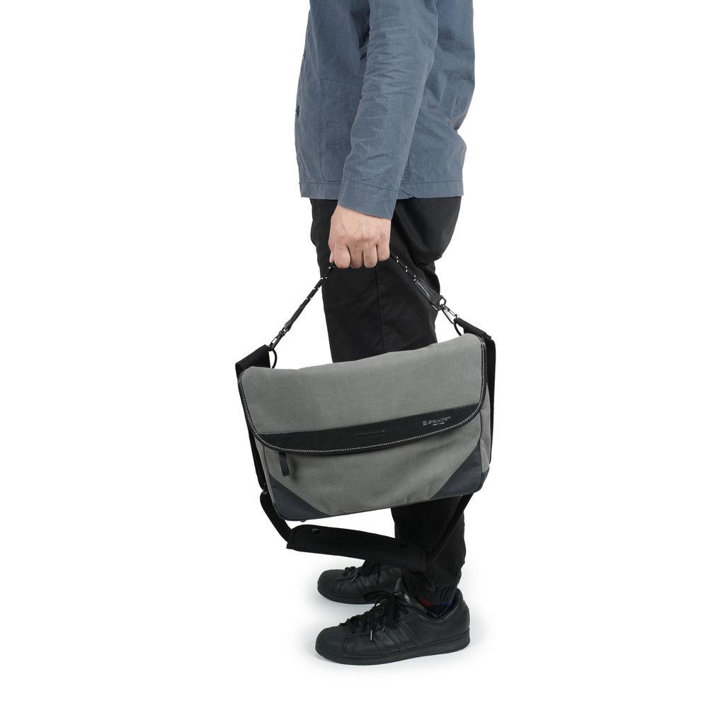 Artisan & Artist ACAM-9100 Camera Shoulder Bag