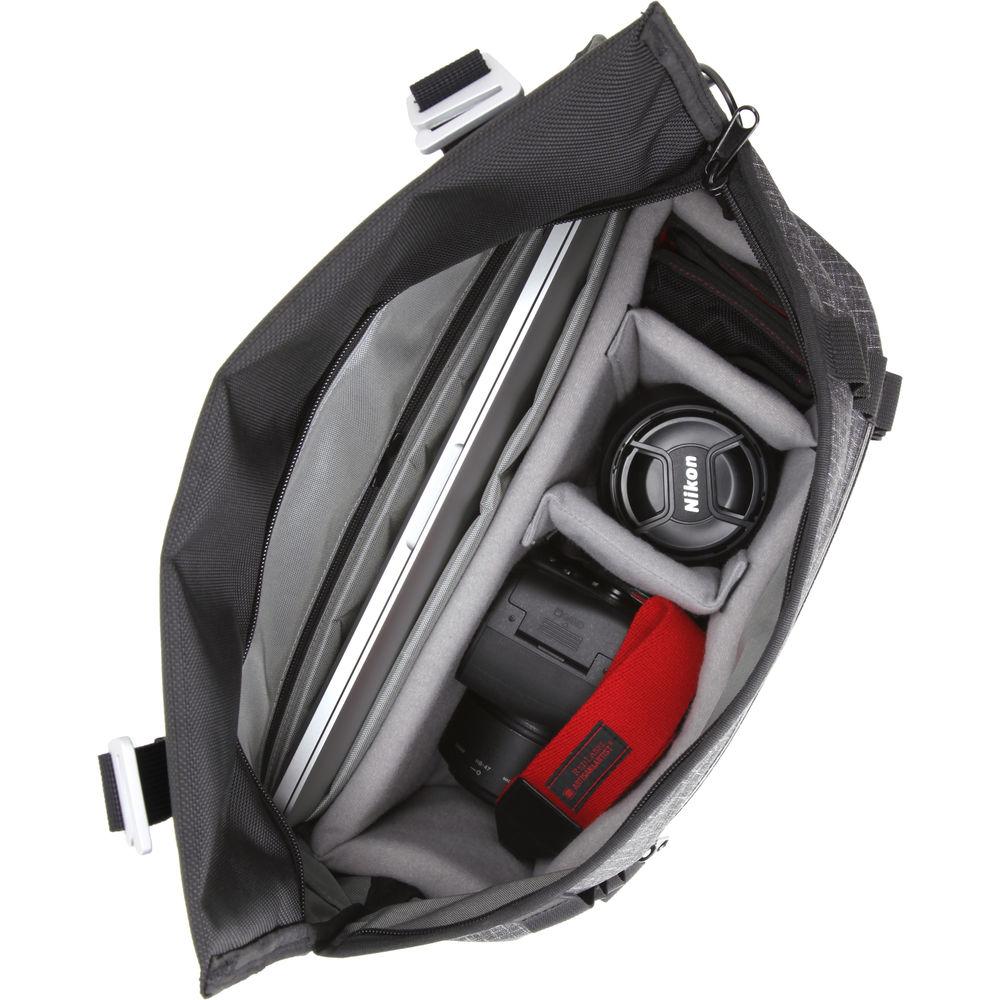 Artisan & Artist RDB-MG100 Camera Messenger Bag