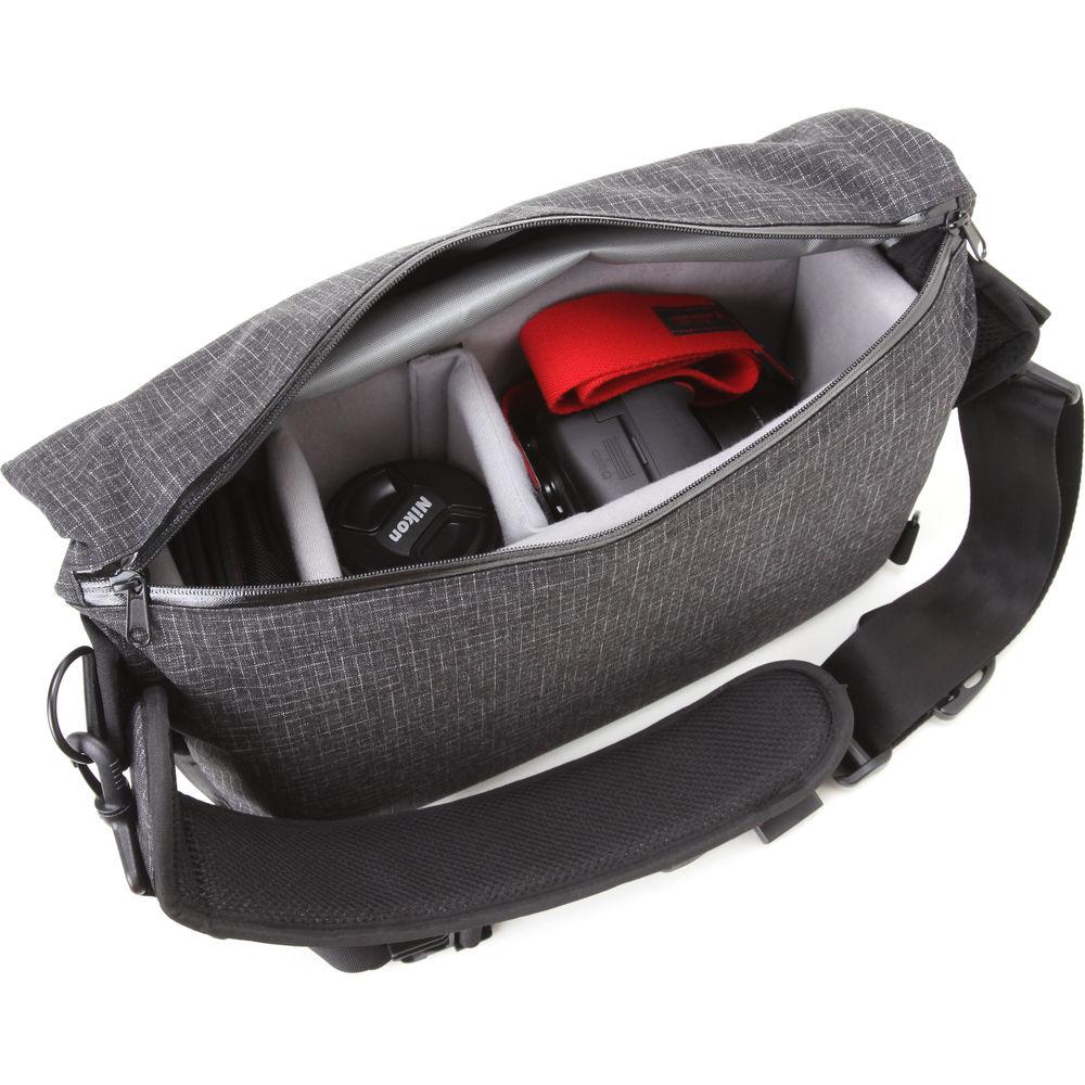 Artisan & Artist RDB-MG100 Camera Messenger Bag