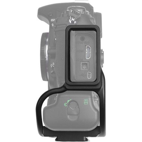 Kirk BL-D300G Compact L-Bracket for Nikon D300 or D700 with MB-D10 Camera